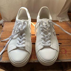 Veja women’s tennis sneaker